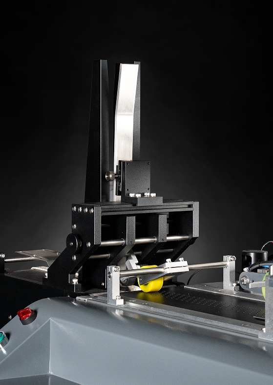 Hangtags feeding.jpg